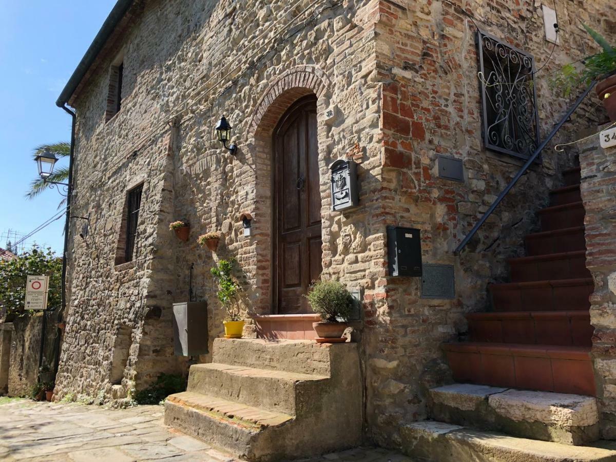 La Casa Nel Castello E Il Giardino Segreto Villa Suvereto Luaran gambar